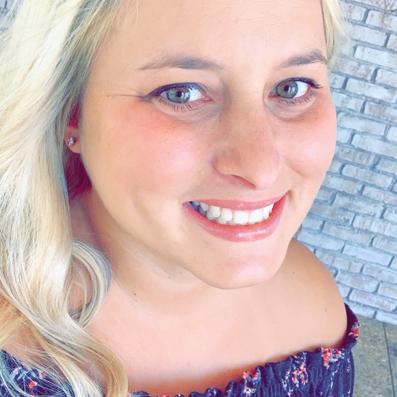 Meet your Posher, Sarah - Picture 2 of 2